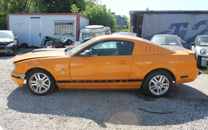 Ford Mustang cena 26900 przebieg: 174871, rok produkcji 2007 z Brwinów małe 46